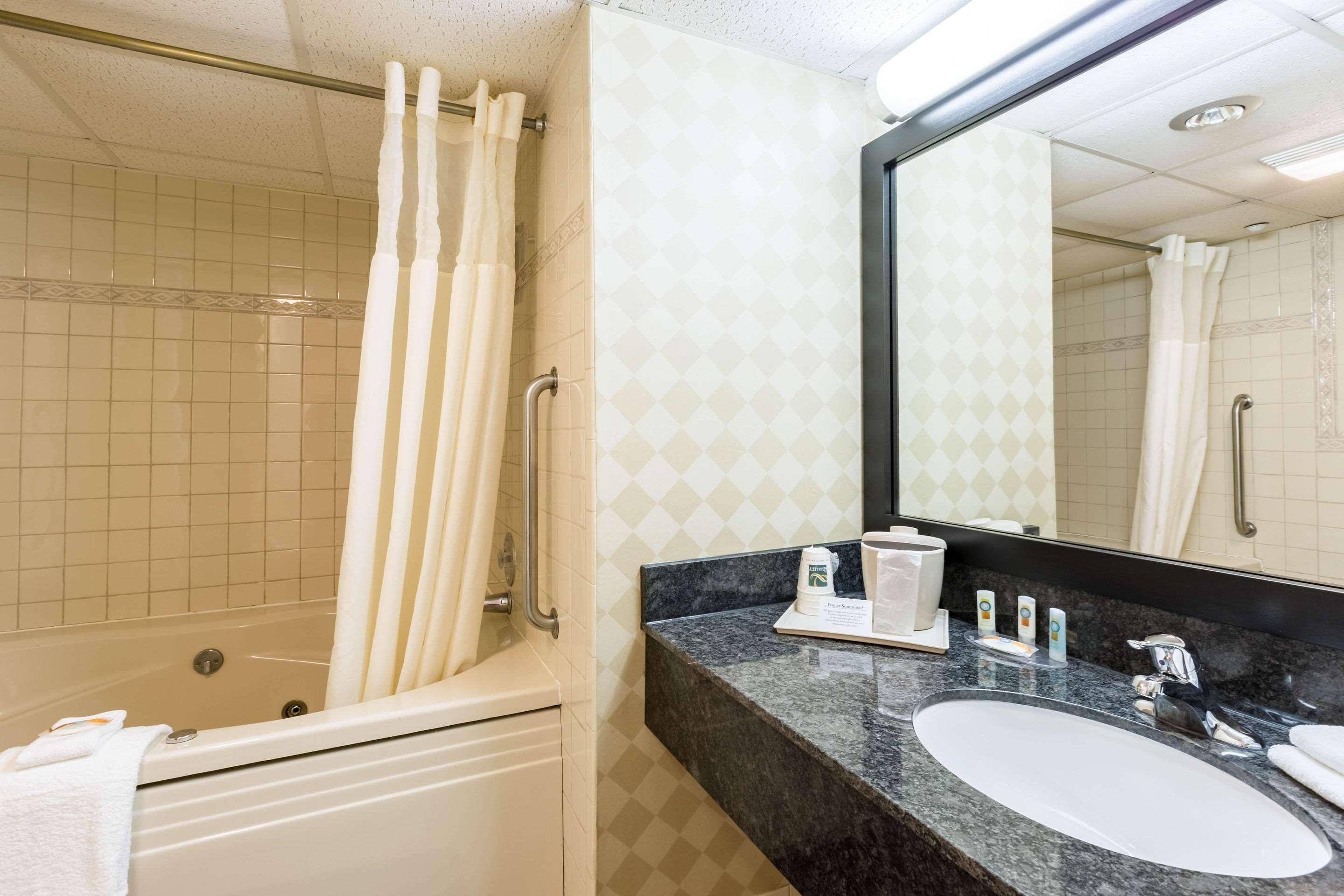 Quality Inn And Conference Center I-80 Grand Island Doniphan Esterno foto