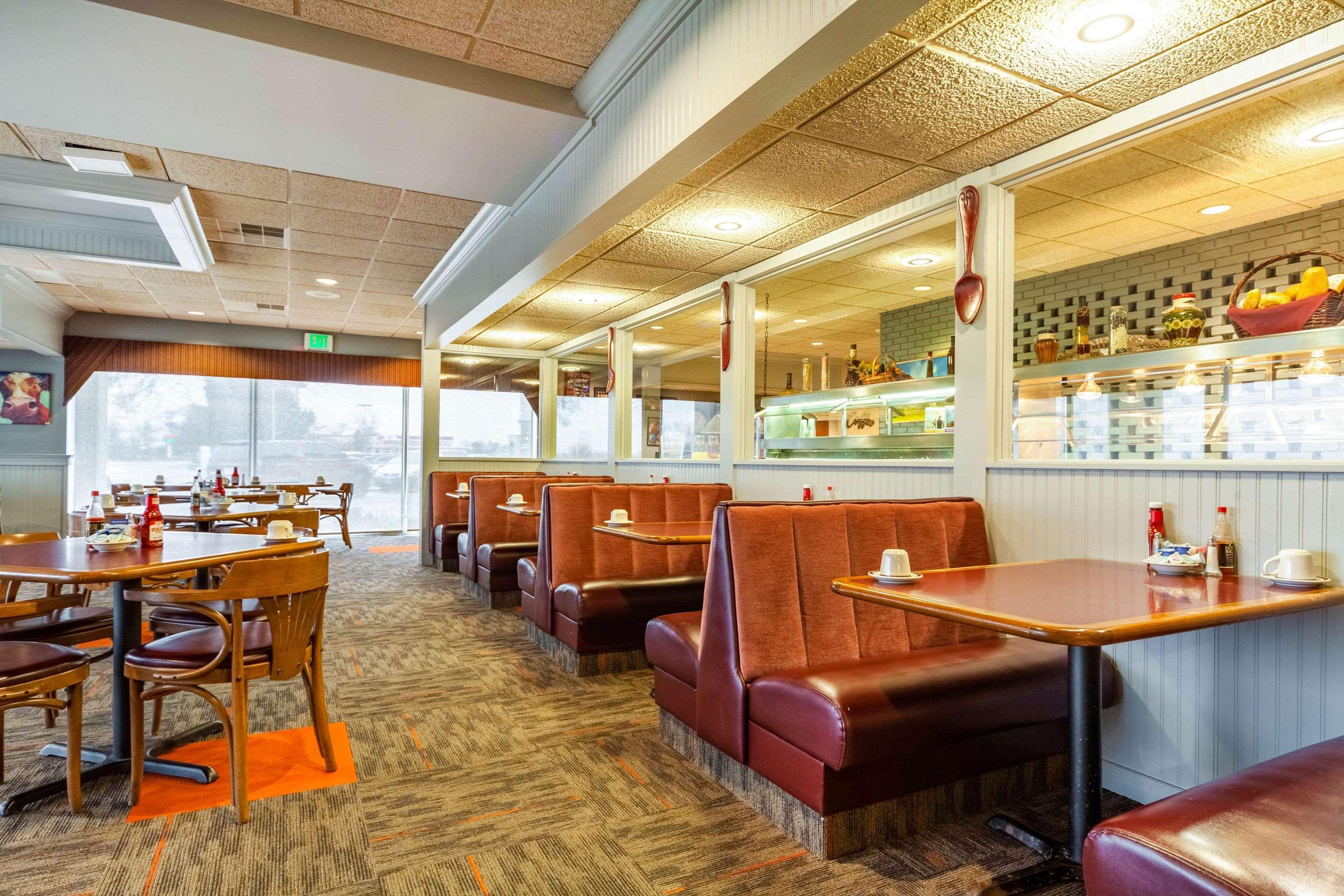 Quality Inn And Conference Center I-80 Grand Island Doniphan Esterno foto